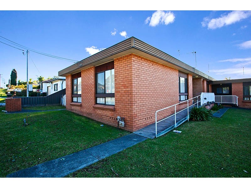 2/2 Barton Street, Oak Flats NSW 2529