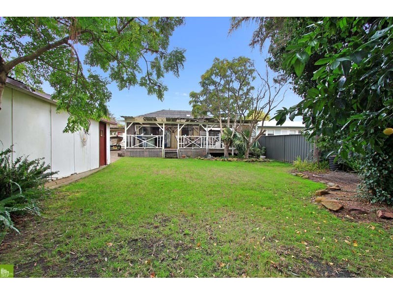 22 Roberts Avenue, Barrack Heights NSW 2528