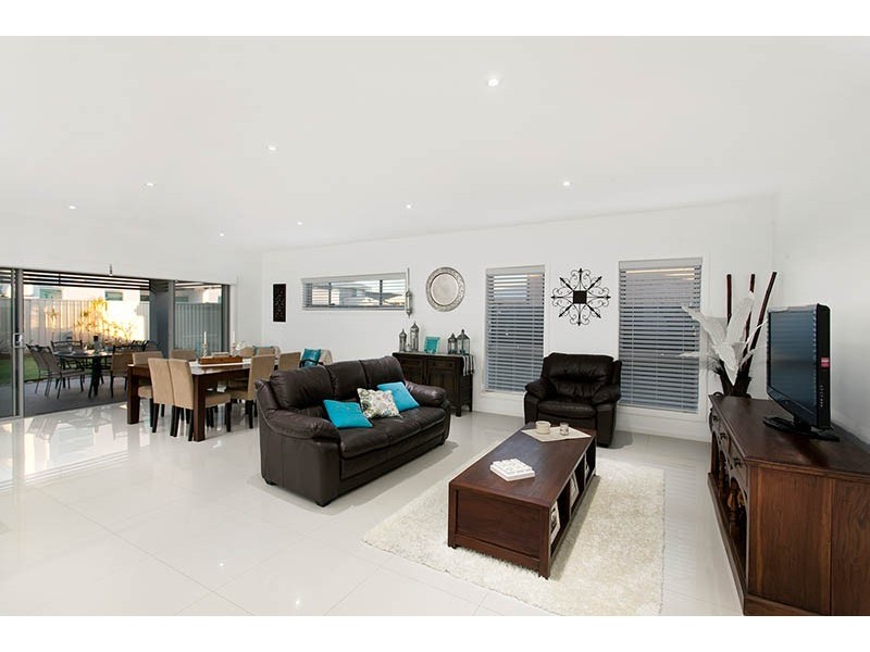 8 Vines Avenue, Shell Cove NSW 2529