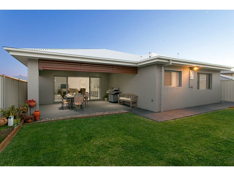 8 Vines Avenue, Shell Cove NSW 2529