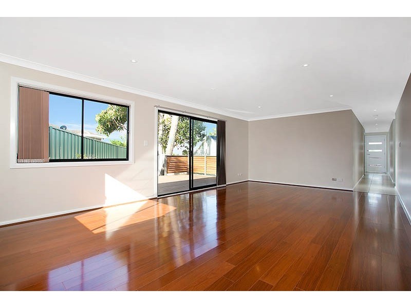 2/2 Bligh Place, Barrack Heights NSW 2528