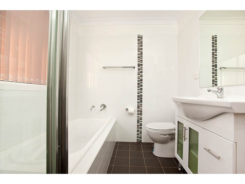 2/2 Bligh Place, Barrack Heights NSW 2528