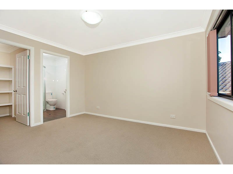 2/2 Bligh Place, Barrack Heights NSW 2528
