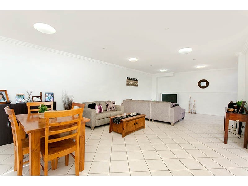 1/4 Merimbula Close, Flinders NSW 2529