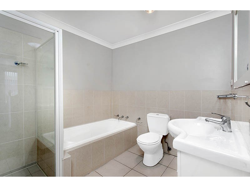 1/4 Merimbula Close, Flinders NSW 2529