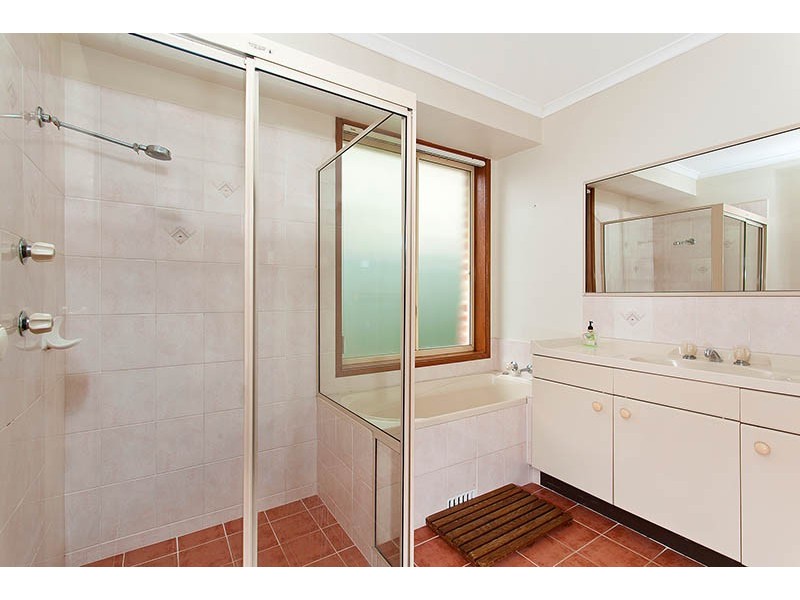 4 Normanby Place, Albion Park NSW 2527