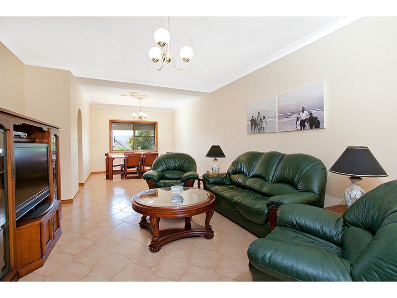 46 Tarra Crescent, Oak Flats NSW 2529