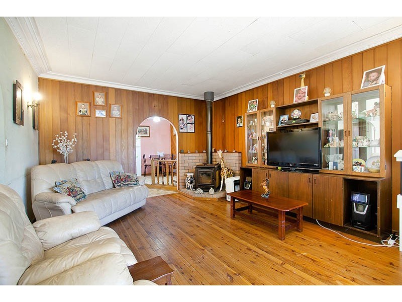 13 Griffith Street, Oak Flats NSW 2529