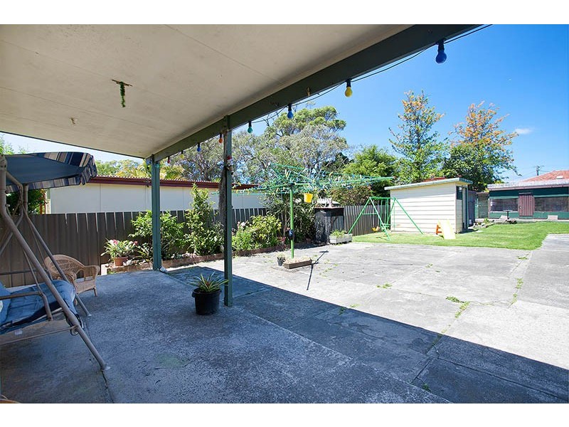 13 Griffith Street, Oak Flats NSW 2529