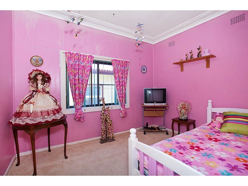 13 Griffith Street, Oak Flats NSW 2529