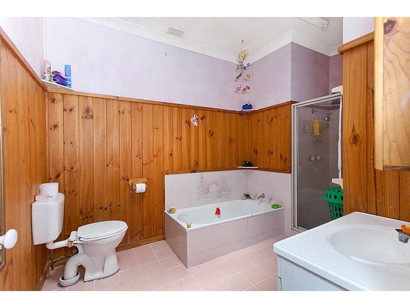13 Griffith Street, Oak Flats NSW 2529