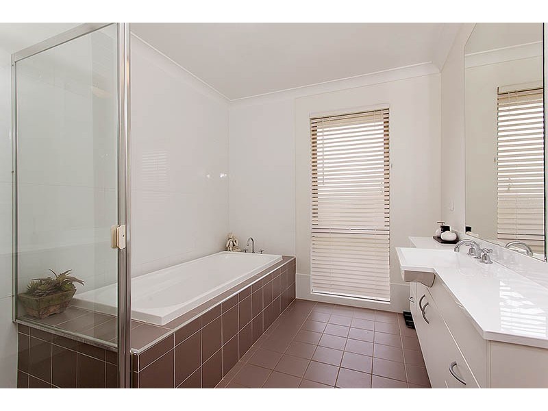 4 Barque Avenue, Shell Cove NSW 2529