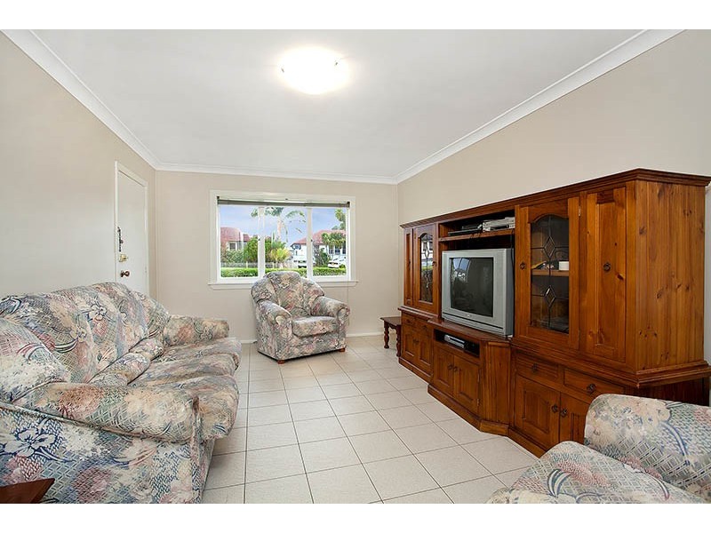 9 Day Street, Lake Illawarra NSW 2528