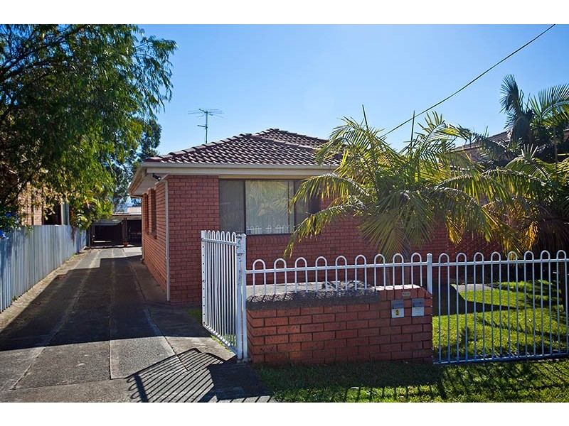 106 Barton Street, Oak Flats NSW 2529