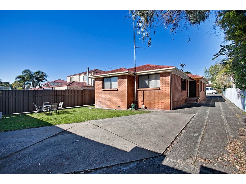 106 Barton Street, Oak Flats NSW 2529