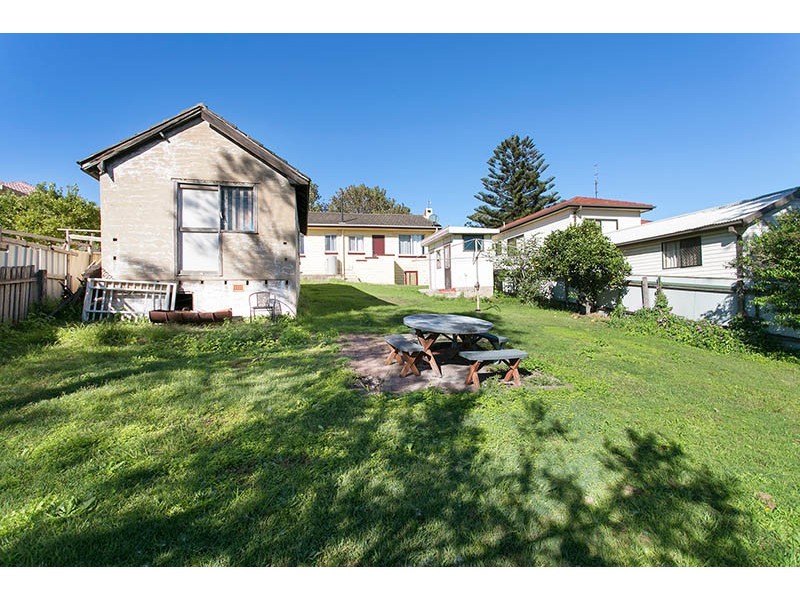 10 Trevor Avenue, Lake Heights NSW 2502