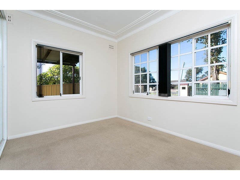 10 Trevor Avenue, Lake Heights NSW 2502