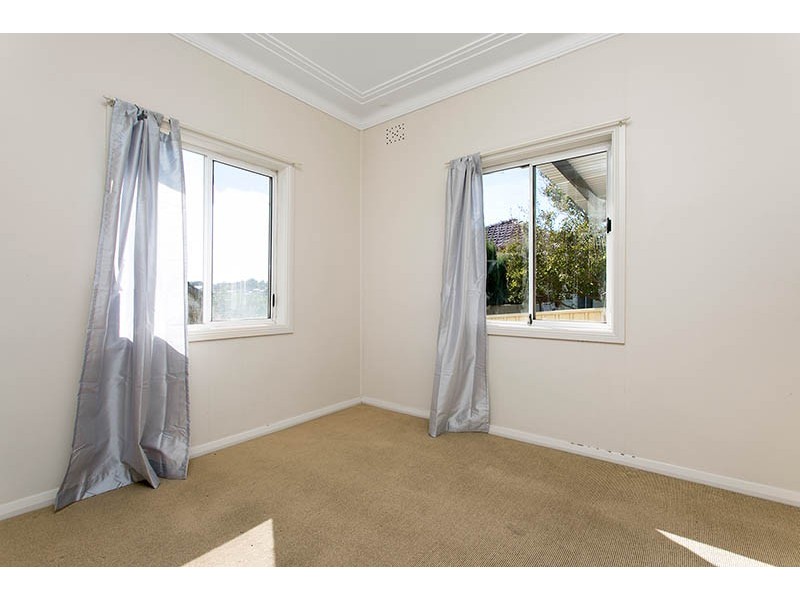 10 Trevor Avenue, Lake Heights NSW 2502