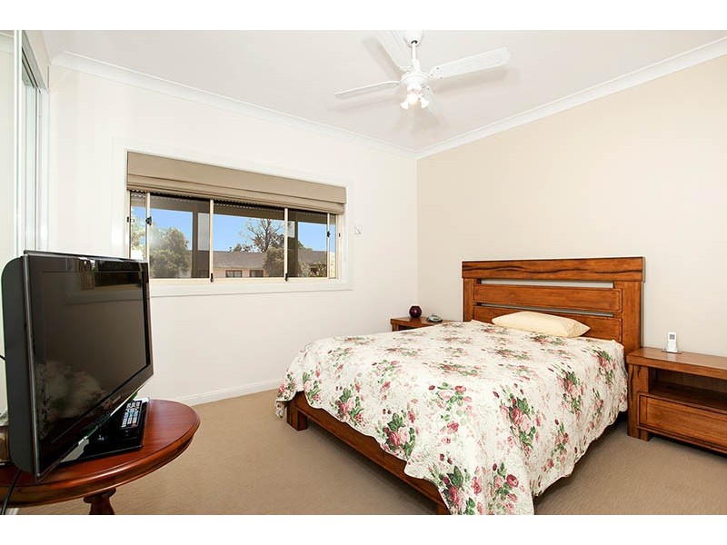 25 Deakin Street, Oak Flats NSW 2529