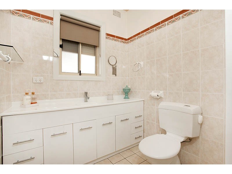 25 Deakin Street, Oak Flats NSW 2529