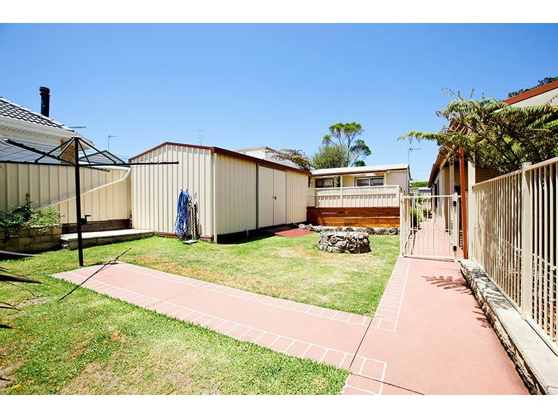 25 Deakin Street, Oak Flats NSW 2529