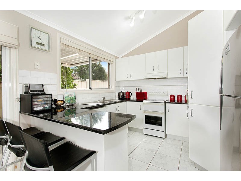 2/16 Kianga Close, Flinders NSW 2529