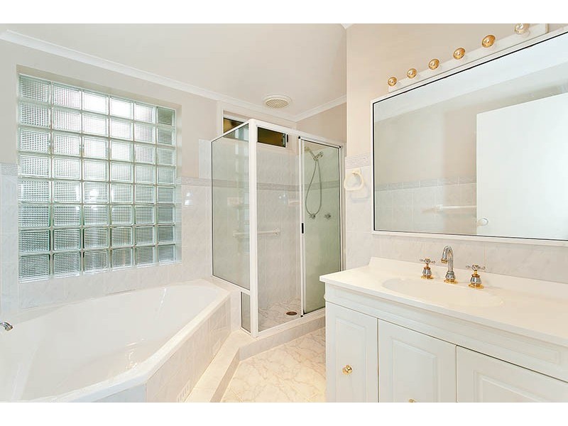 2/16 Kianga Close, Flinders NSW 2529