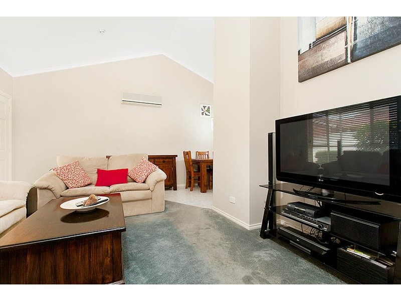 2/16 Kianga Close, Flinders NSW 2529