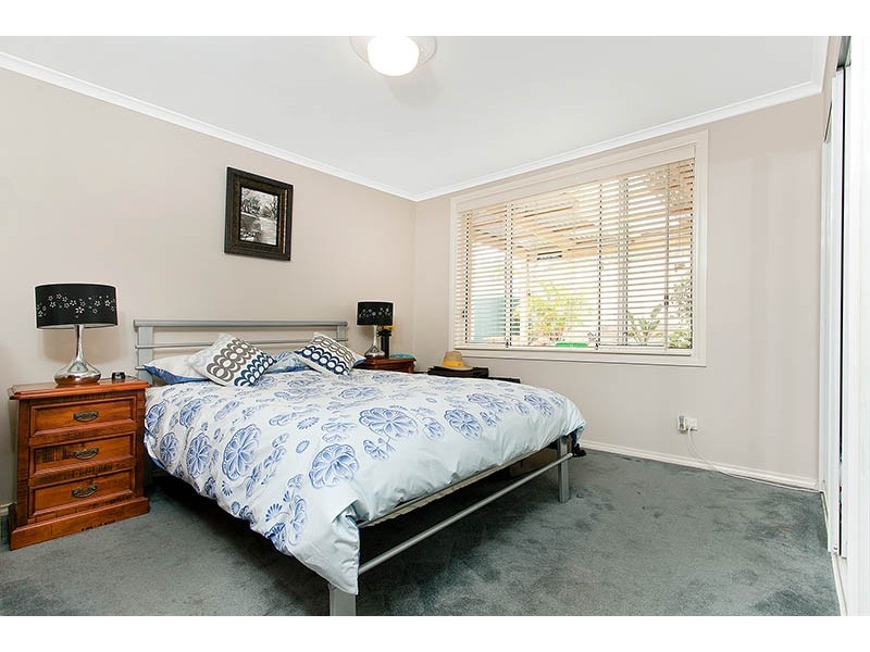 2/16 Kianga Close, Flinders NSW 2529