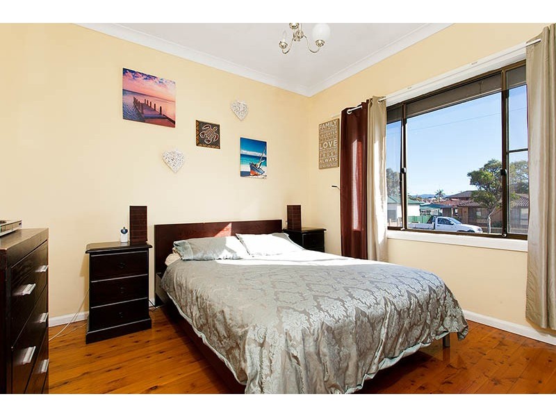 8 Jason Avenue, Barrack Heights NSW 2528