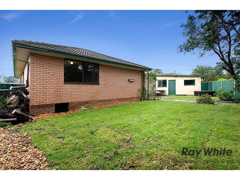 8 Camelot Place, Oak Flats NSW 2529