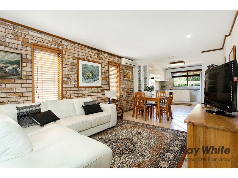 35 The Esplanade, Oak Flats NSW 2529