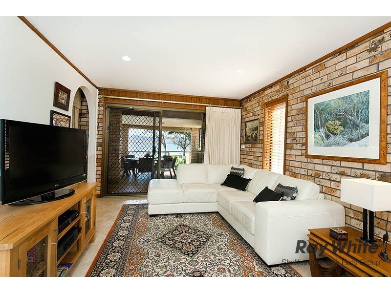 35 The Esplanade, Oak Flats NSW 2529