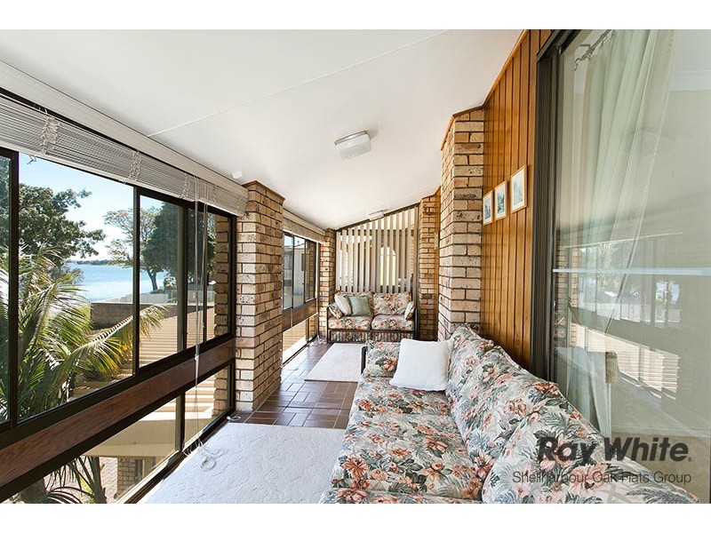 35 The Esplanade, Oak Flats NSW 2529