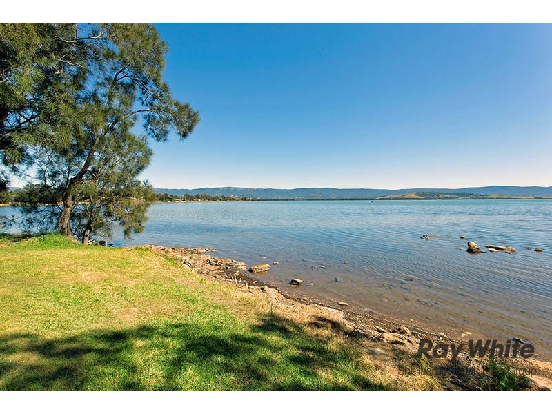 35 The Esplanade, Oak Flats NSW 2529