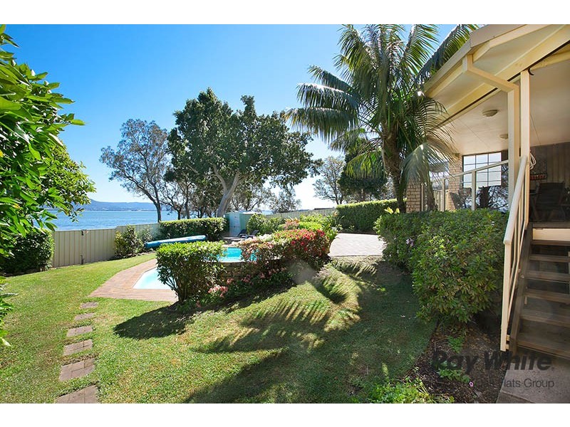 35 The Esplanade, Oak Flats NSW 2529