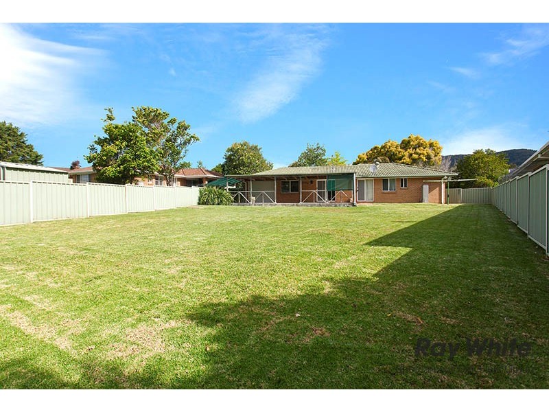 8 Normanby Place, Albion Park NSW 2527