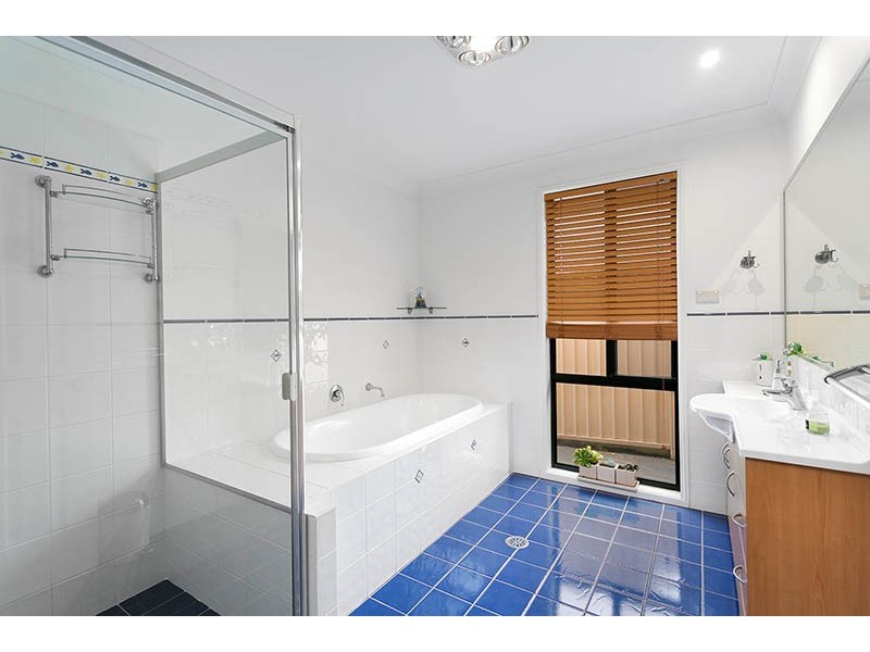 16 Larkin Crescent, Flinders NSW 2529