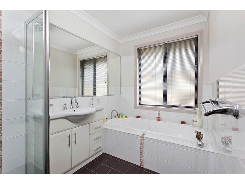 27 Hennesy Street, Flinders NSW 2529