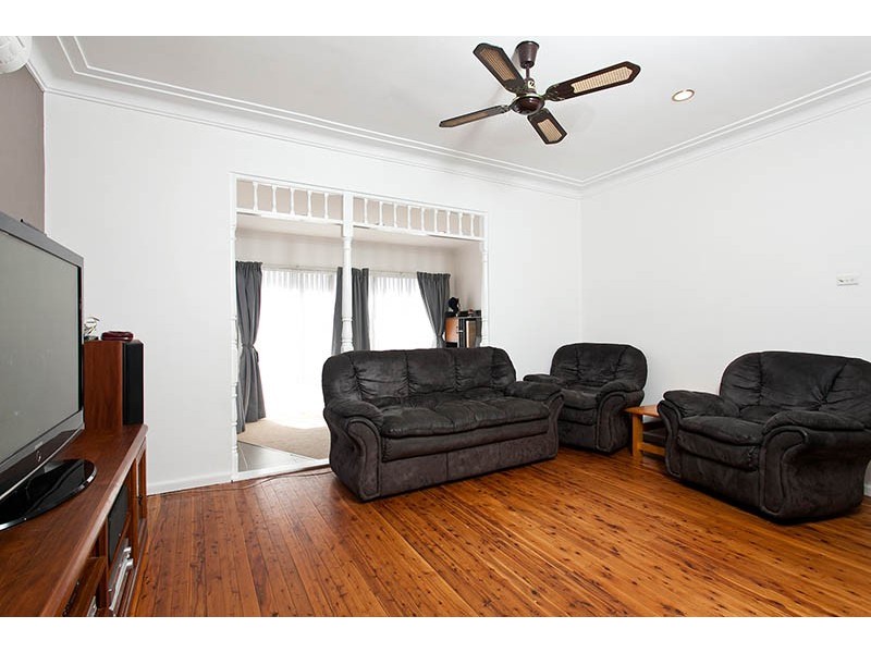 318 Shellharbour Rd, Barrack Heights NSW 2528