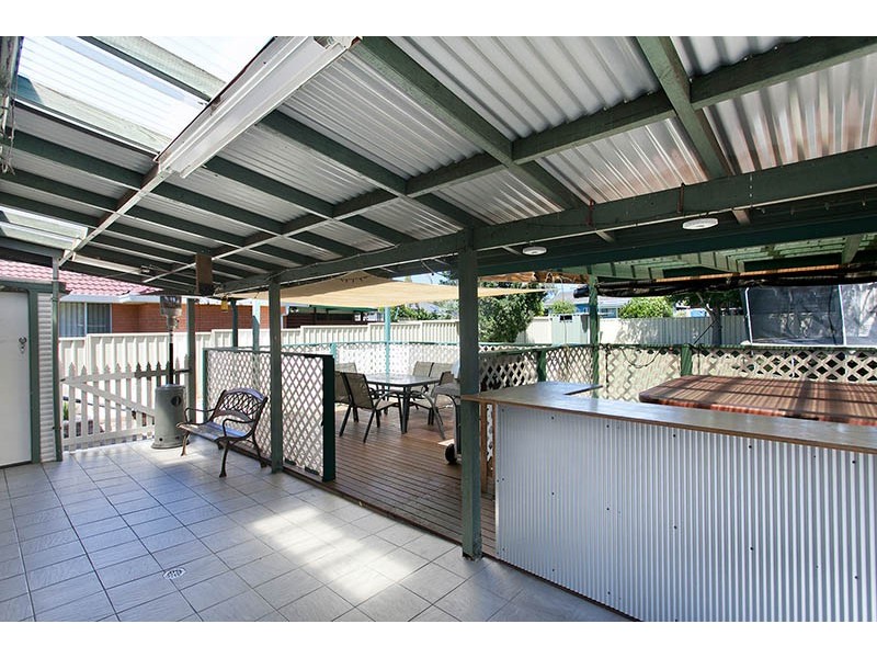 318 Shellharbour Rd, Barrack Heights NSW 2528