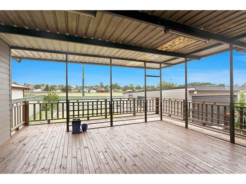 16 Leawarra Avenue, Warilla NSW 2528