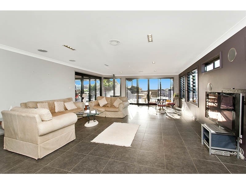 10 Hayes Avenue, Mount Warrigal NSW 2528