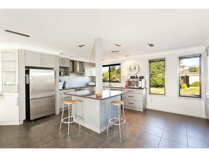 10 Hayes Avenue, Mount Warrigal NSW 2528