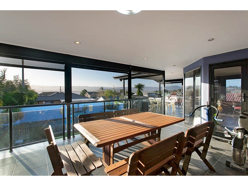 10 Hayes Avenue, Mount Warrigal NSW 2528