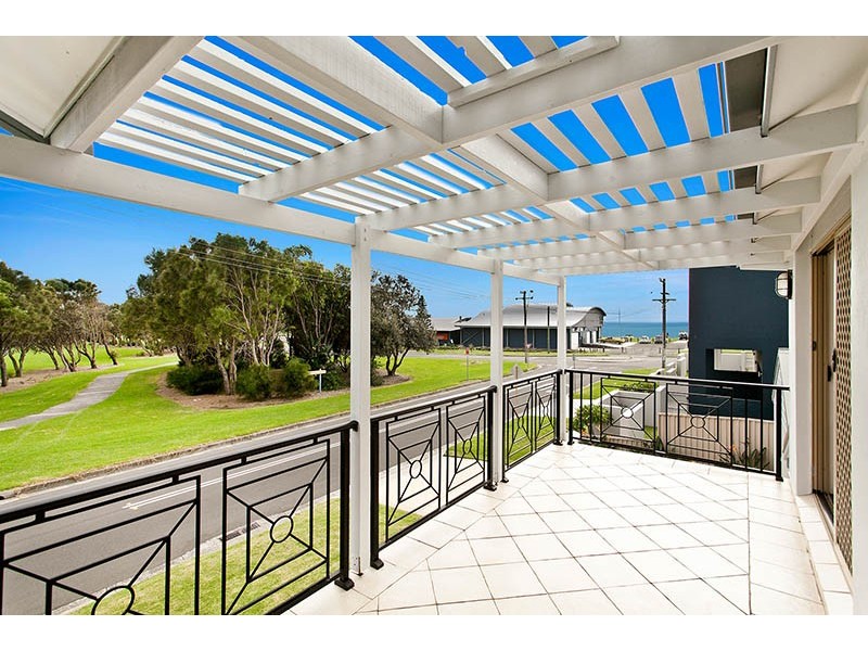 14 Beach Road, Shellharbour NSW 2529
