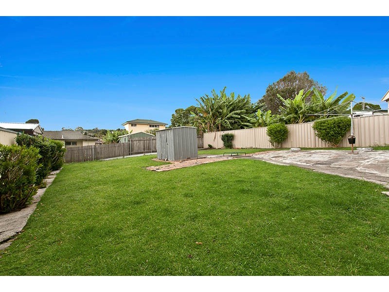 11 Irvine Street, Barrack Heights NSW 2528