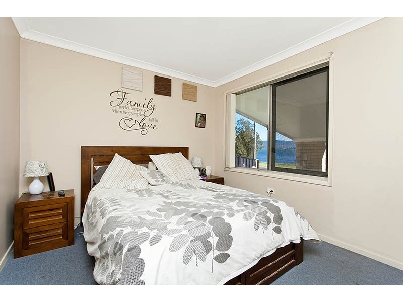 215 Reddall Pde, Mount Warrigal NSW 2528