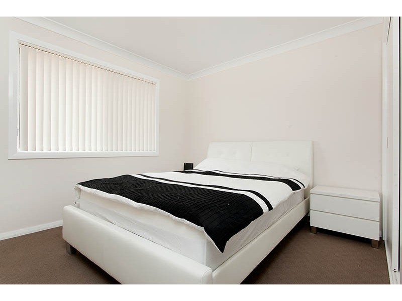 2/49 Barton Street, Oak Flats NSW 2529