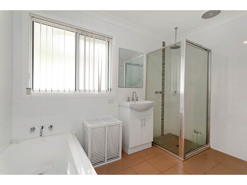 2/49 Barton Street, Oak Flats NSW 2529